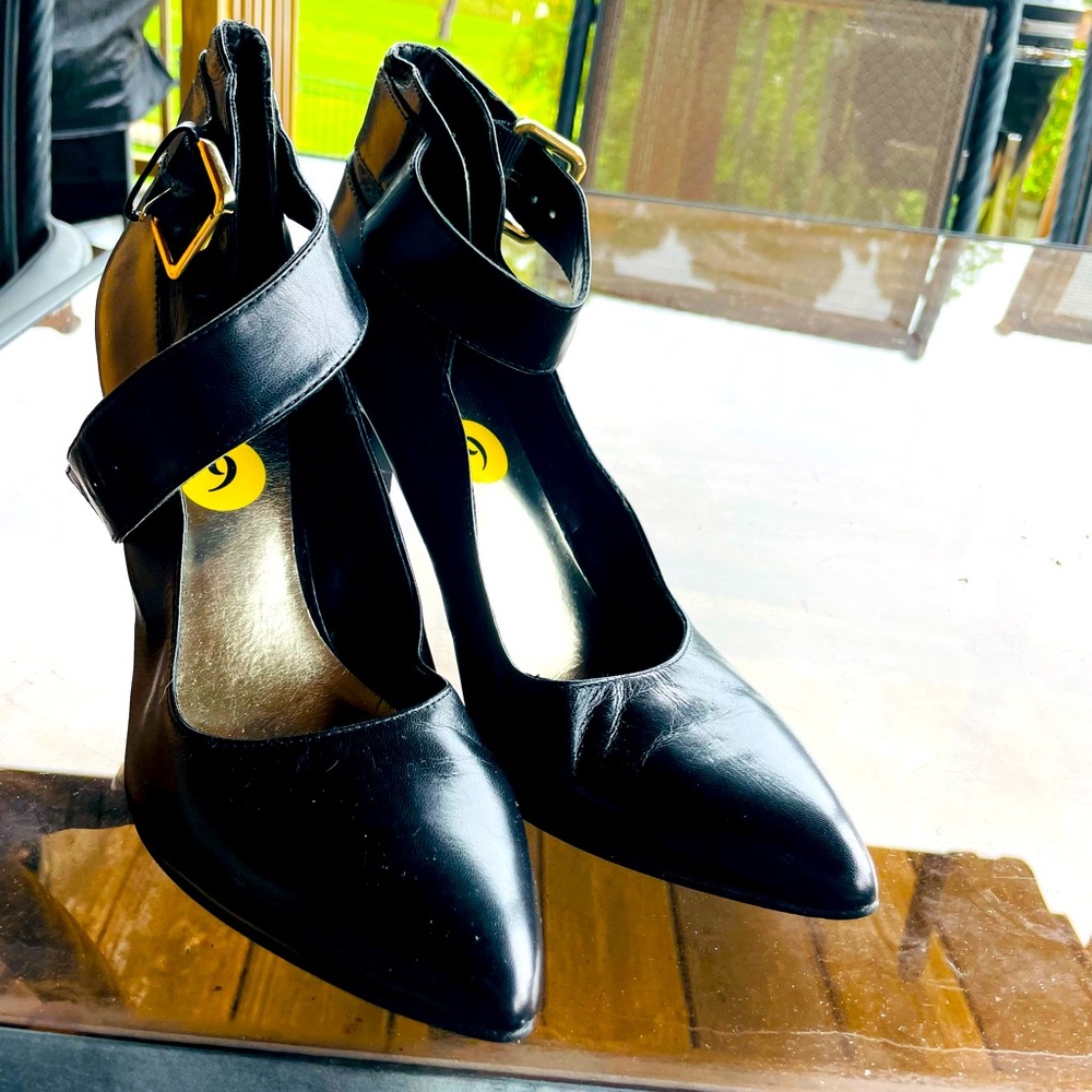 Nine-West, cute, 4” ankle strap heels, small injury to heels.